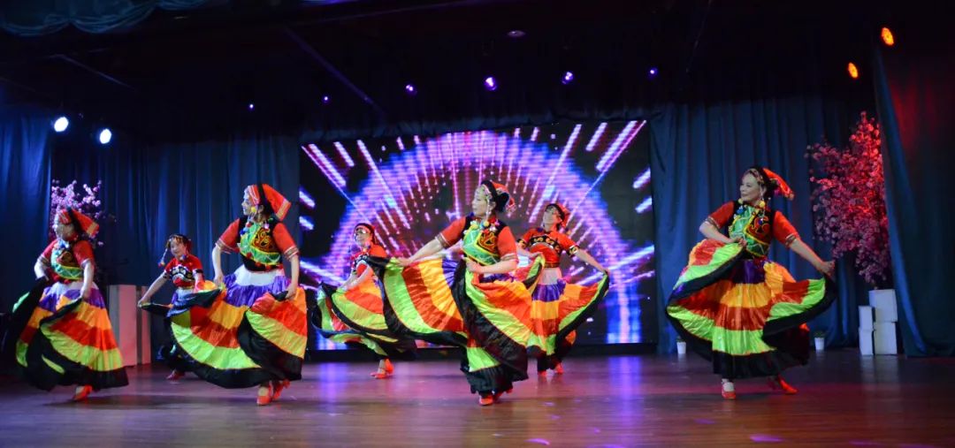 彝族舞蹈《索玛花开》表演者：金花舞蹈团