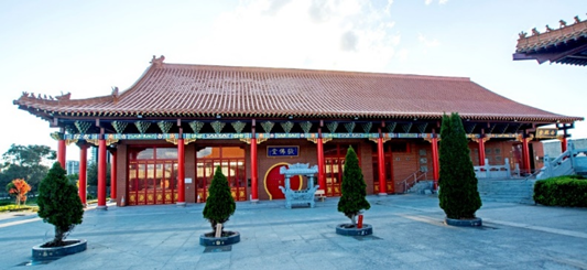 图18：天后宫主殿右侧的敬佛堂和念亲堂。（林亦瀚摄影）